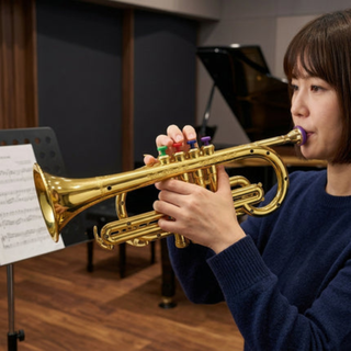 Kids toy trumpet with realistic sound features