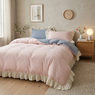 Bedding set with checkered ruffled edges - gingham blue