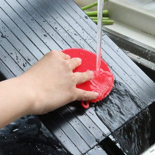 Thawing tray for quick frozen food with non-slip surface