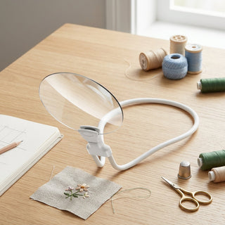 Hands Free Magnifier With 5X Lens For Reading - white