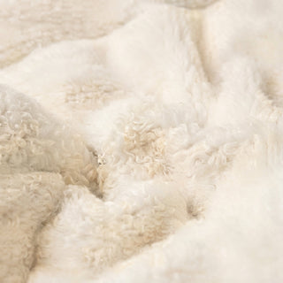 Durable Fleece Blanket With Soft Polyester Material For Warm Relaxation | Pierce