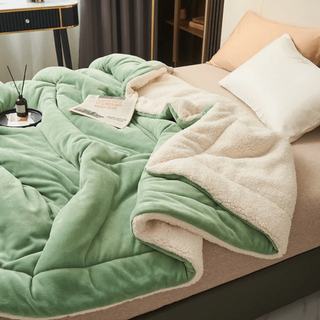 Durable Fleece Blanket With Soft Polyester Material For Warm Relaxation | Pierce