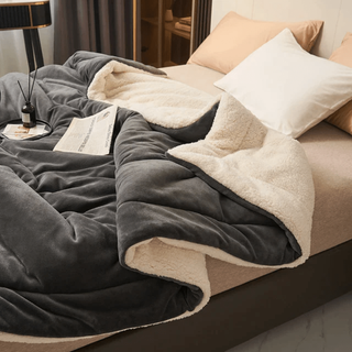 Durable Fleece Blanket With Soft Polyester Material For Warm Relaxation | Pierce