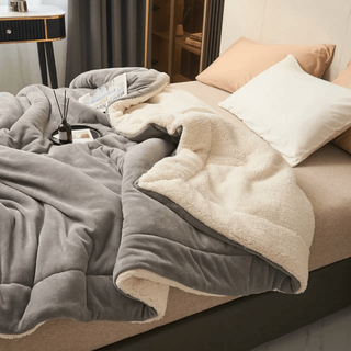 Durable Fleece Blanket With Soft Polyester Material For Warm Relaxation | Pierce